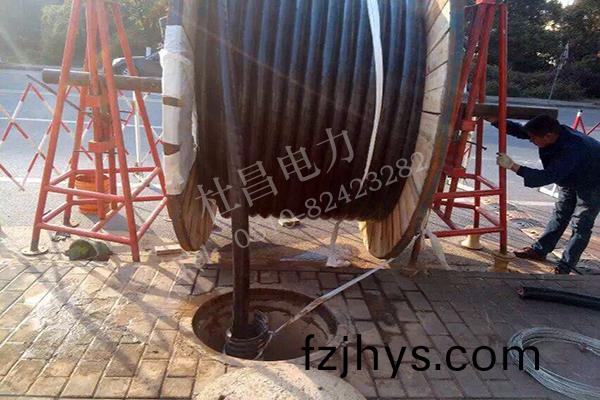 電(dian)纜輸(shu)送(song)機哪些(xie)優(you)勢(shi)特徴(zheng) 電纜(lan)輸送(song)機哪些優(you)勢特徴